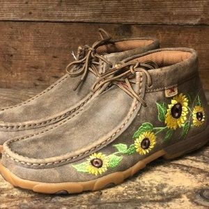 TWISTED X WOMEN'S SUNFLOWER CHUKKA DRIVING SHOES - MOC TOE